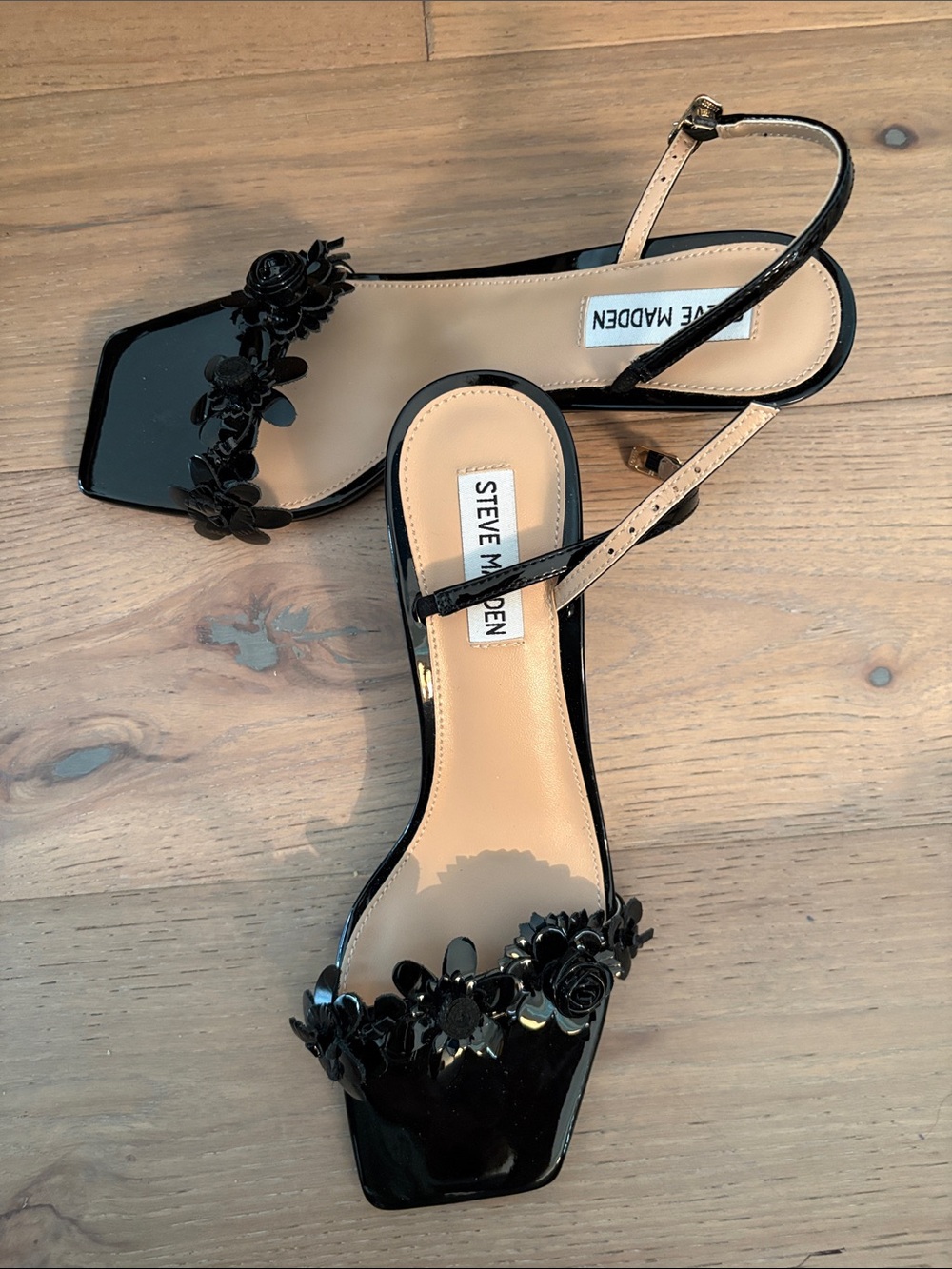 Steve Madden Black Patent Floral Slingback Sandals with Square Toe - Picture 2 of 4